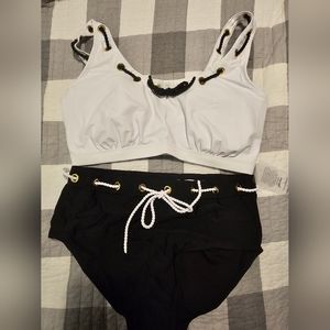 Top size 18 G/H, size 20 bottom